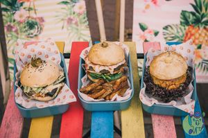 All-Vegan burgers are now on the menu! You can get them in a lunch deal with chips or soup of the day at Pop'n'Art in Lodz
