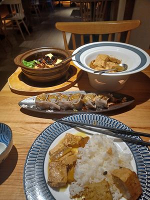 First day (equivalent to 2 blocks of cauldron tofu!) at Qīng Chún 庆春食堂 - Qingchun E Rd in Hangzhou