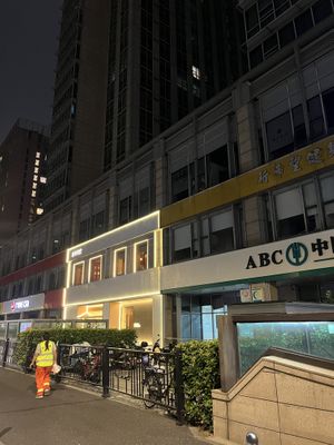 It’s the one with all the lights!   at Qīng Chún 庆春食堂 - Qingchun E Rd in Hangzhou