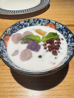 I like my deserts ngl   at Qīng Chún 庆春食堂 - Qingchun E Rd in Hangzhou