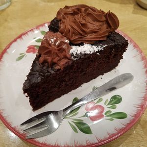Gluten-free chocolate cake at Menthe Chocolat in Toulon