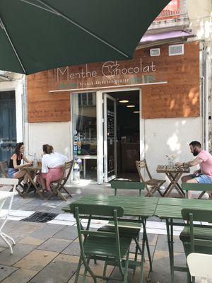 Outside terrace  at Menthe Chocolat in Toulon