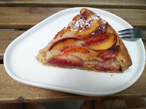 Peach tart at Menthe Chocolat in Toulon