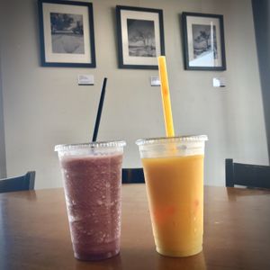 100% fruit smoothies (vegan) at Uptown Cafe in Valparaiso
