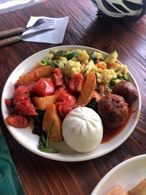 Papas, albóndigas, verduritas y Bao at Holy Bao in Santiago