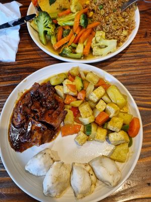 Tofu con vegetales y más cositas at Holy Bao in Santiago