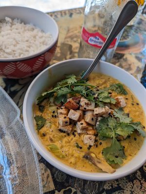 Lentil curry with tofu and fresh herbs at Espiritu Libre in Mallorca