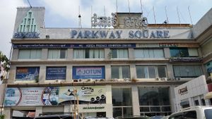 Parkway square is this big building, make sure to get inside it as address on google maps takes you somewhere else at Love Power Coffee Cafe in Phnom Penh