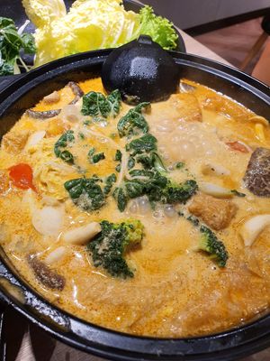 Laksa hot pot at Greendot 绿一点 - Bishan in Central Singapore