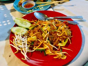 Vegan pad thai at P & T Hostel in Koh Samui