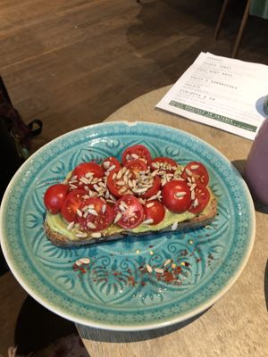 This avocado bread with tomatoes for 7€ was overpriced in my opinion😅 at Nana in Heidelberg
