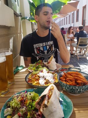 Vegane Tex-Mex Fries, Süsskartofel-Fries & Good Girl Vegan wrap at Nana in Heidelberg