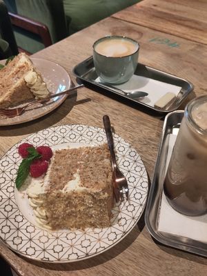 Karottenkuchen, Iced Chai, Cappuccino at Nana in Heidelberg