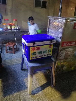 Yogurt and milk (non vegan) at Banh My Chay -  Le Dinh Ly in Da Nang