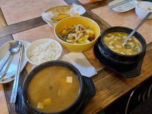Sopa de tofu, camotes, arroz y masitas de arroz con verduras at Banchan Nara in Recoleta