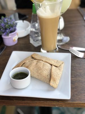 Empanada y frappuccino at Cafe Del Barrio in Santiago