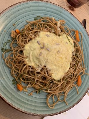 Pasta a los quesos con curry  at Teff Vegetariano in Elche