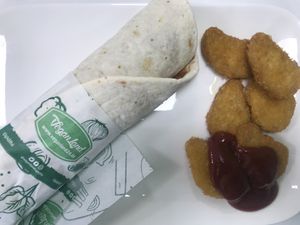 Vegan Nuggets & Wrap at Veganland in Neuss
