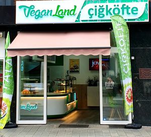 Veganland Cigköfte at Veganland in Neuss