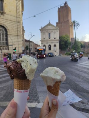 Helado y cono 100% vegetal (derecha) at The Gelatist - Via Nazionale in Rome