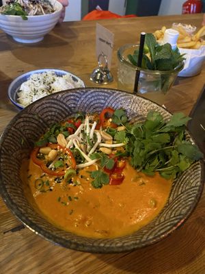 vegan coconut curry 🍛   at the good hood in Bielefeld