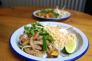 pad thai at Umamitu by Papuvege in Lodz
