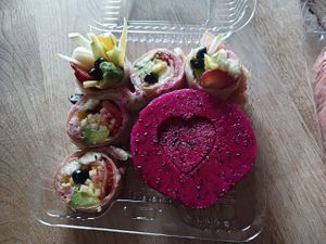 Maki aux fruits at Ohana Sushi Vegan in Montreal