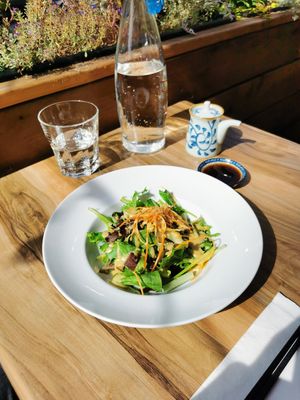 Green salad at Ohana Sushi Vegan in Montreal