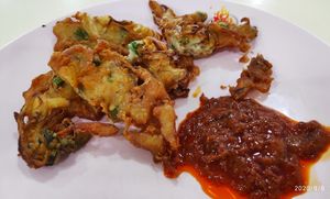 Crispy Vegetable Fritters at Kang Su Vegetarian 康素 - French Rd in Central Singapore