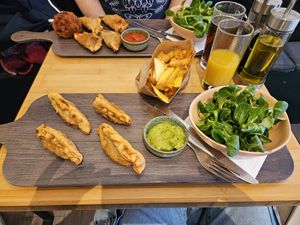 Vegan empanadas & chifles at Listo in Rouen
