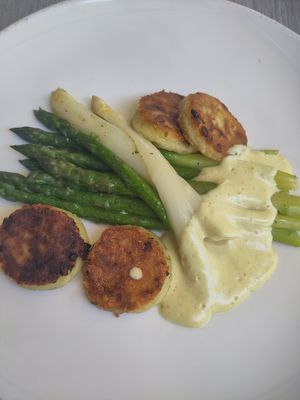 Kartoffelpuffer mit Spargel at Bären in Langnau