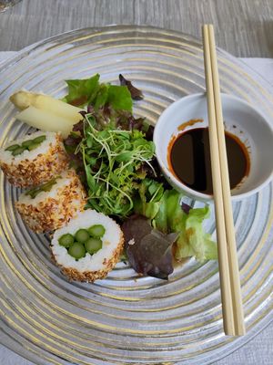 Vorspeise Spargelsushi at Bären in Langnau