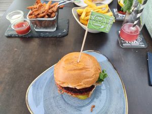 "I ride green", burger clearly labeled at Seehaus in Langenfeld