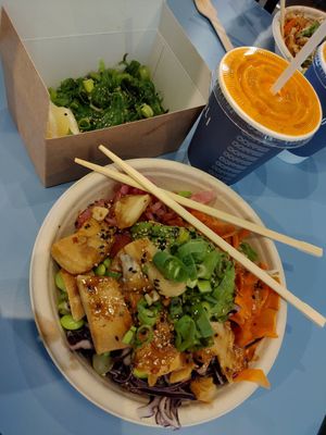 Vegan Ch*cken Bowl and Orange Cure Juice at Olioli - Frederiksborggade in Copenhagen