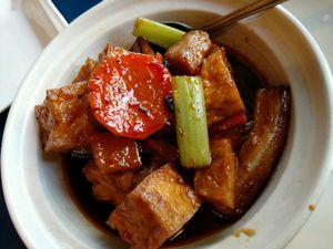 Tofu in spicy brown Sauce at 3G Vegetarian Restaurant in Vancouver