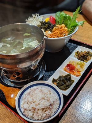 Hot pot at Muku Taiwanese Vegetarian Food in Kyoto