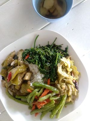 Green beans are a safe way to ease off spiciness at Maesai Health in Mae Sai