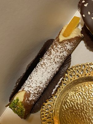 Cannolo siciliano  at Leccornie in Milan