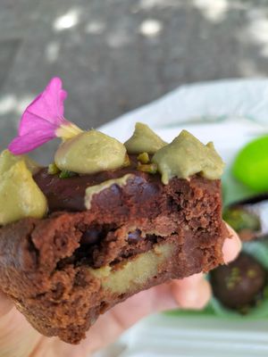 Brownie al pistacchio e cacao at Leccornie in Milan