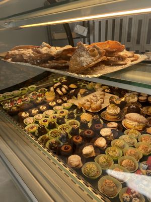 Vegan Carnival’s chiacchiere  at Leccornie in Milan