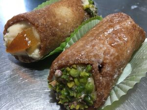 Cannoli at Leccornie in Milan