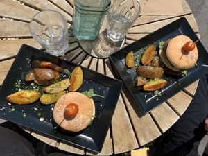 Burger with potatoes  at Santas Oase in Solothurn