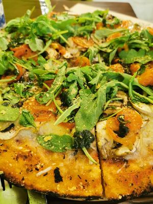 Vegan pizza at Yerbamate in Conil De La Frontera