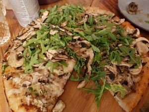 Mushroom pesto rocket pizza at Yerbamate in Conil De La Frontera