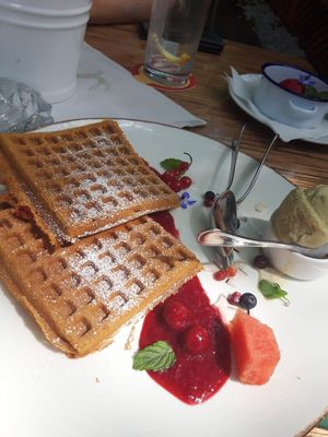 Vegane Waffeln mit Pistazieneis 😋 at Bachwirt in Knittelfeld