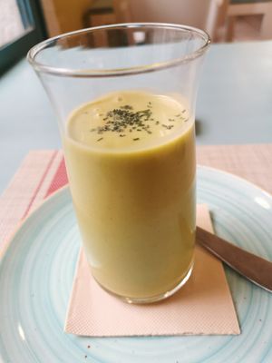 Lovely refreshing cold cream of pea soup at El Girasol in Murcia