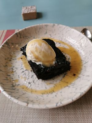 Incredible brownie and vegan ice cream at El Girasol in Murcia