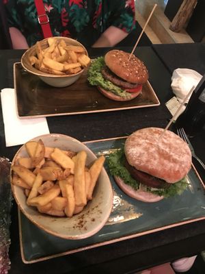 Burger “Fabelhafter” at Hans im Glück - Sonnenstr in Munich