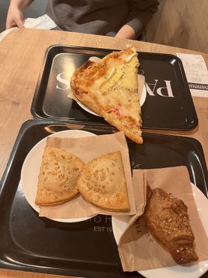 The pizza is not vegan   at Pannus in Barcelona