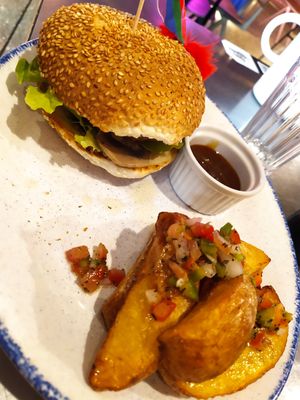 Hamburguesa de Flax & kale at Hors Categorie in Girona